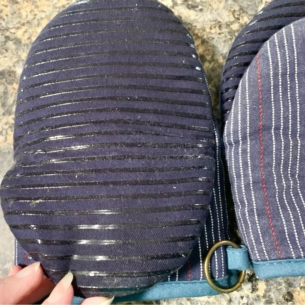 Pot holders Nautica lot of 2 kitchen oven mitts